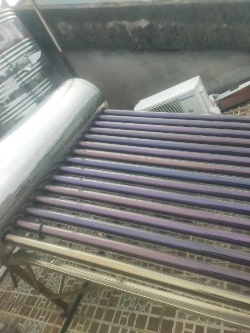 Trước sửa máy nước nóng năng lượng mặt trời Techcom Solar tại phường Thới An, Quận 12 — thợ Lê Đăng Tuấn