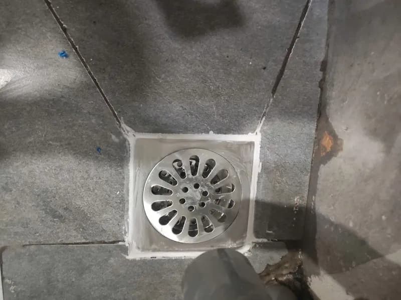 Sau khi hoàn thành sửa phễu thoát sàn tại P.HCM, Thủ Đức — thợ Bùi Văn An