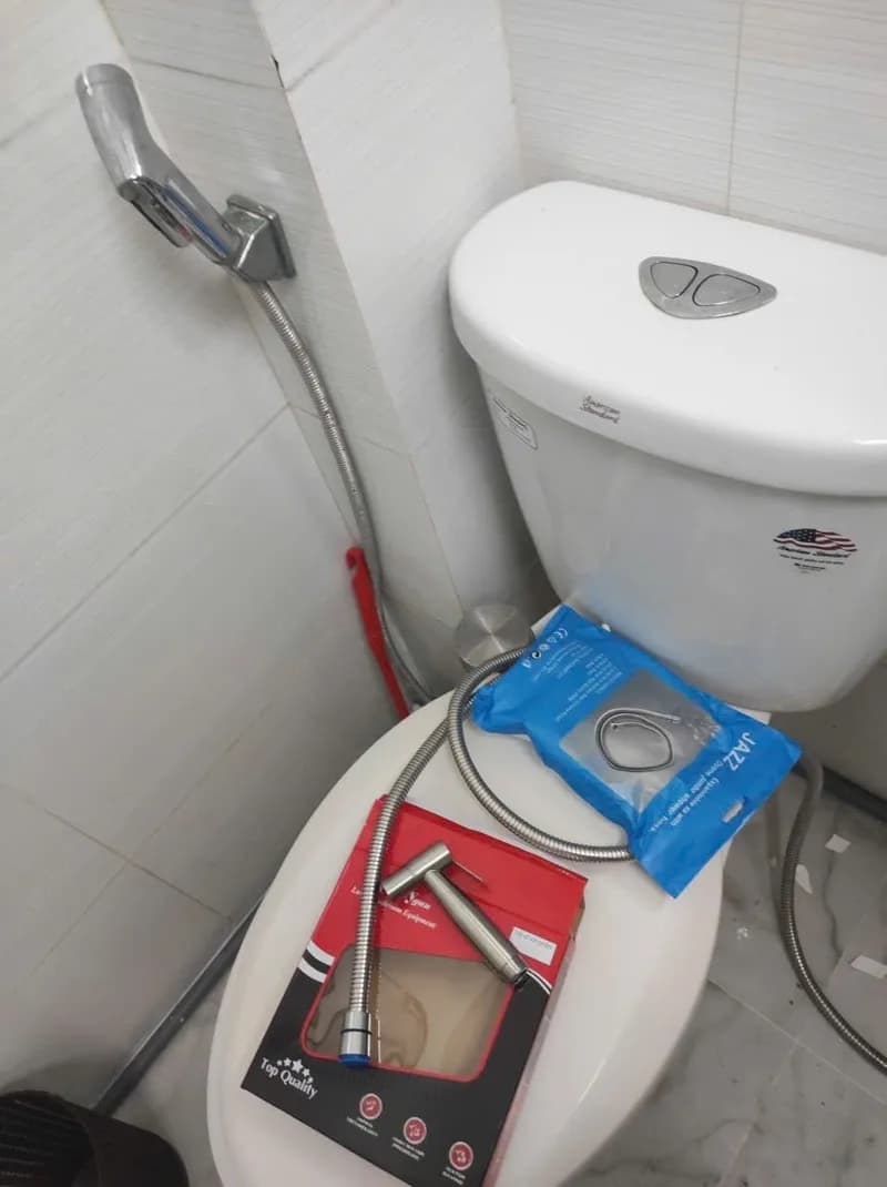 Trước sửa vòi xịt bồn cầu American Standard tại Phường 7, Tân Bình — thợ Bùi Văn An