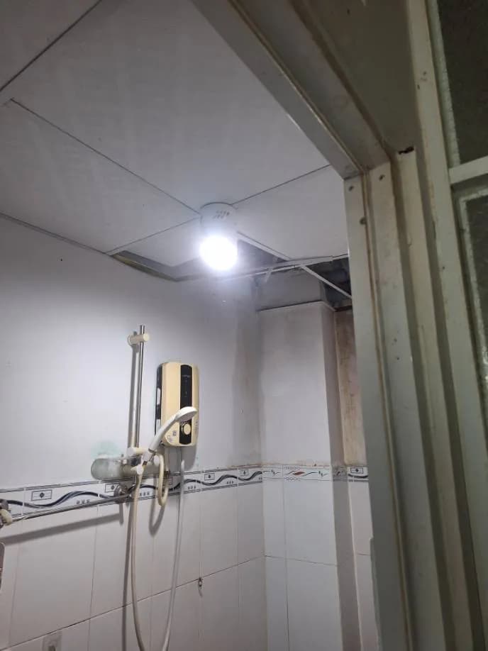 Trước sửa máy nước nóng trực tiếp Ariston tại Quận 8 — thợ Trần Quốc Đông