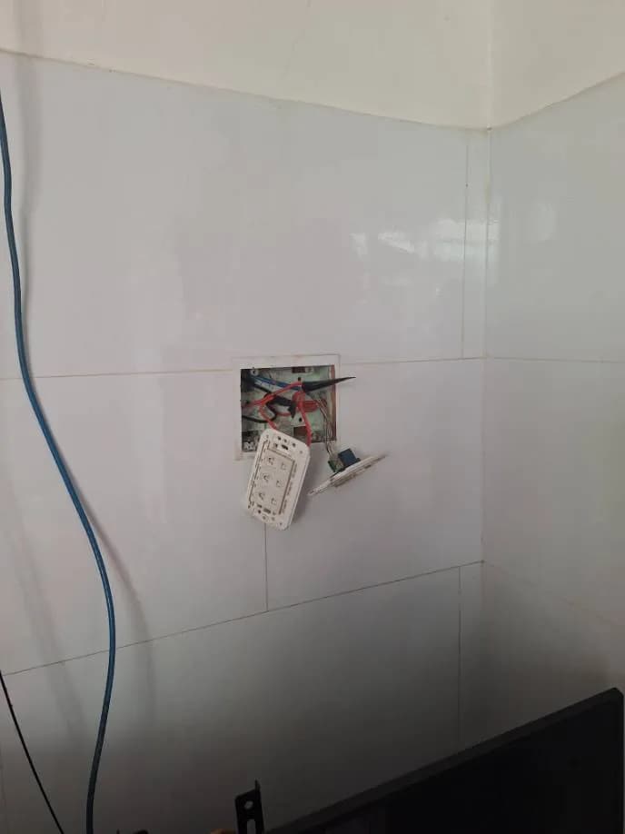 Trước sửa ổ cắm điện Panasonic tại Nhà Bè — thợ Trần Quốc Đông