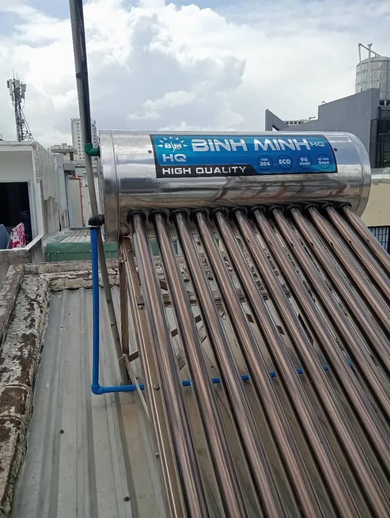 Sau khi hoàn thành sửa máy nước nóng năng lượng mặt trời BÌNH MINH tại Quận 1 — thợ Võ Hồng Hải (5 sao)
