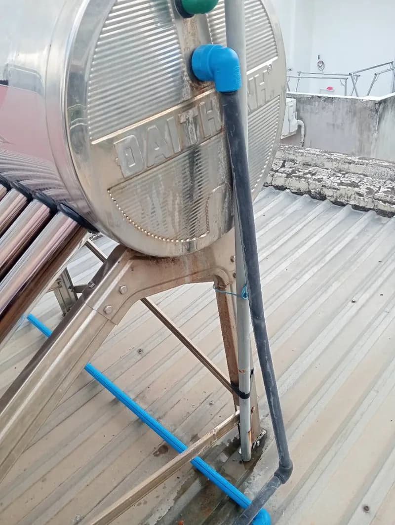 Trước sửa máy nước nóng năng lượng mặt trời BÌNH MINH tại Quận 1 — thợ Võ Hồng Hải