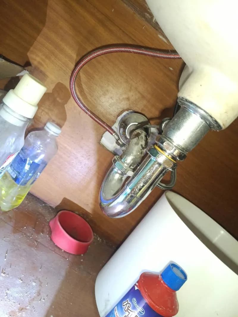 Trước sửa lavabo tại Quận 10 — thợ Trần Ngọc Tùng