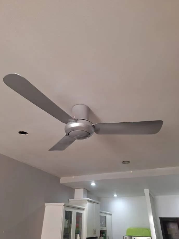 Sau khi hoàn thành sửa quạt trần Mitsubishi tại p. Tân Hưng, Quận 7 — thợ Trần Quốc Đông