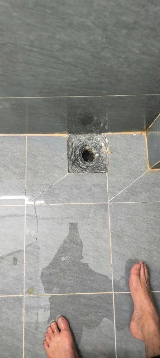 Sau khi hoàn thành sửa đường ống thoát nước sàn tại Tân Phú — thợ Bùi Văn Bảo