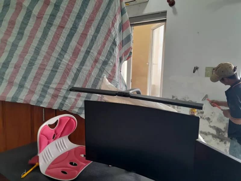 Trước sửa tường nhà Nippon tại Bình Tân — thợ Bùi Văn Bảo