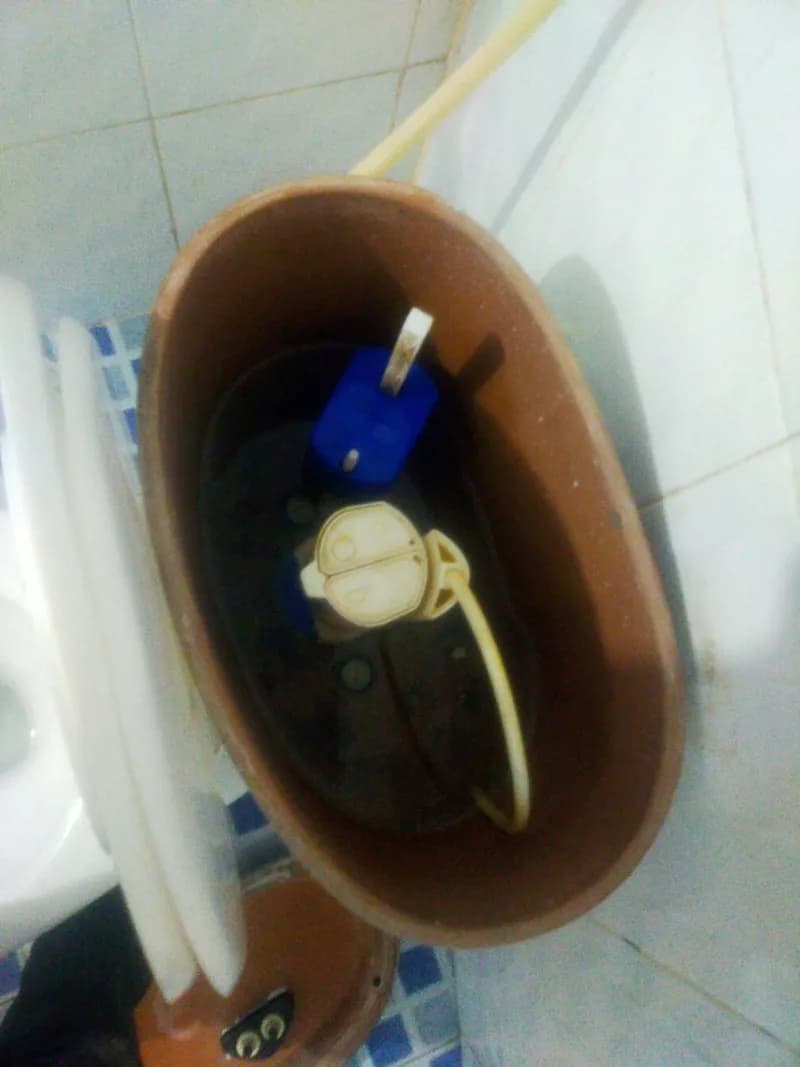 Trước sửa bồn cầu Inax tại Phường Hạnh Thông, Gò Vấp — thợ Lê Đăng Tuấn