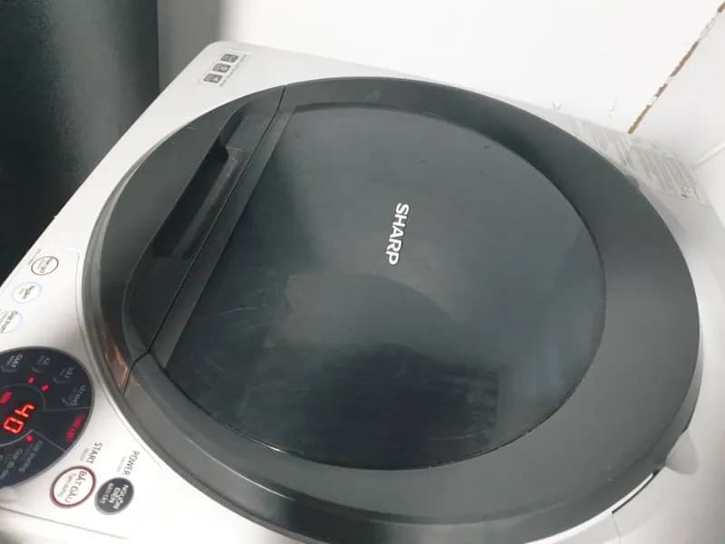 Trước sửa máy giặt cửa trên Sharp tại Quận 7 — thợ Phan Chí Tâm