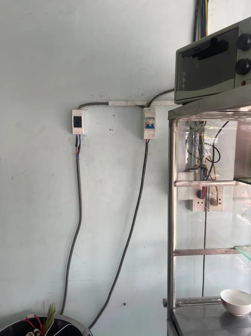 Thay thế ổ cắm điện lỏng lẻo tại phường Tân Sơn Nhì, Tân Phú tại Phường Tân Sơn Nhì, Tân Phú