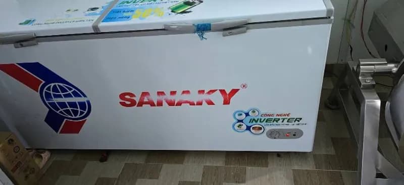 Trước sửa tủ đông SANAKY tại Quận 7 — thợ Đặng Anh Huy