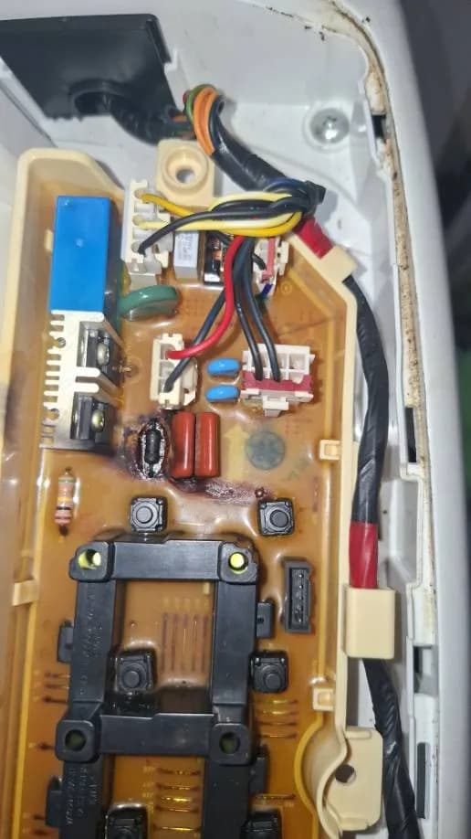 Sau khi hoàn thành sửa máy giặt cửa trên Samsung tại Tân Bình — thợ Nguyễn Thanh Tiến