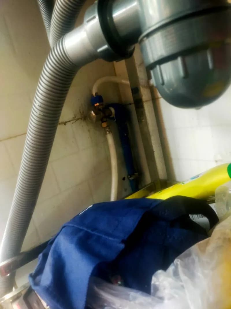 Sau khi hoàn thành sửa bồn rửa chén tại Bình Thạnh — thợ Lê Đăng Tuấn