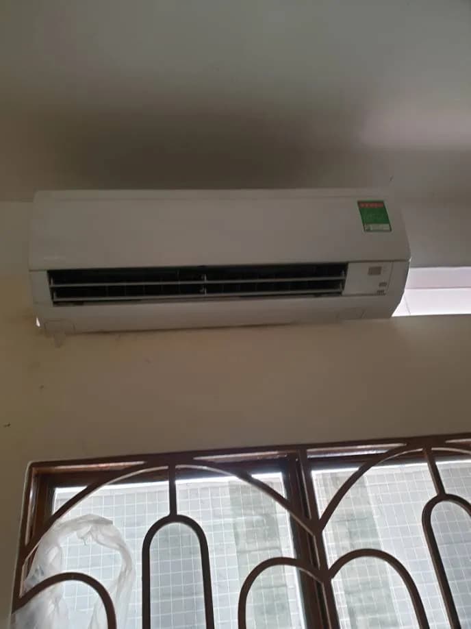 Trước sửa máy lạnh treo tường tại phường Bình Thạnh, Bình Thạnh — thợ Phan Chí Tâm