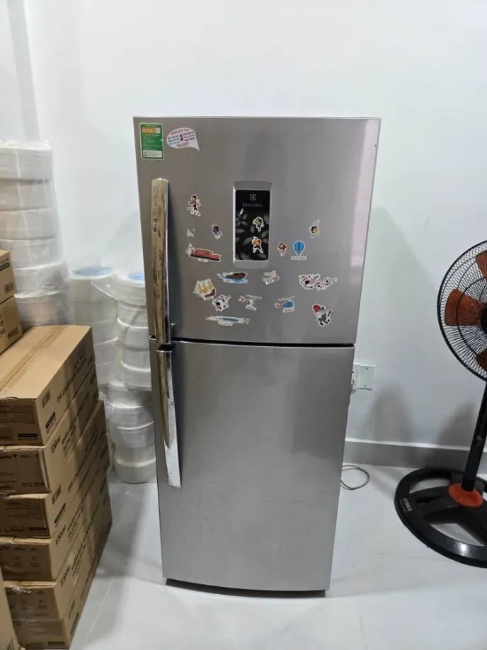 Sau khi hoàn thành sửa tủ lạnh Electrolux tại Tân Phú — thợ Lê Hữu Lộc