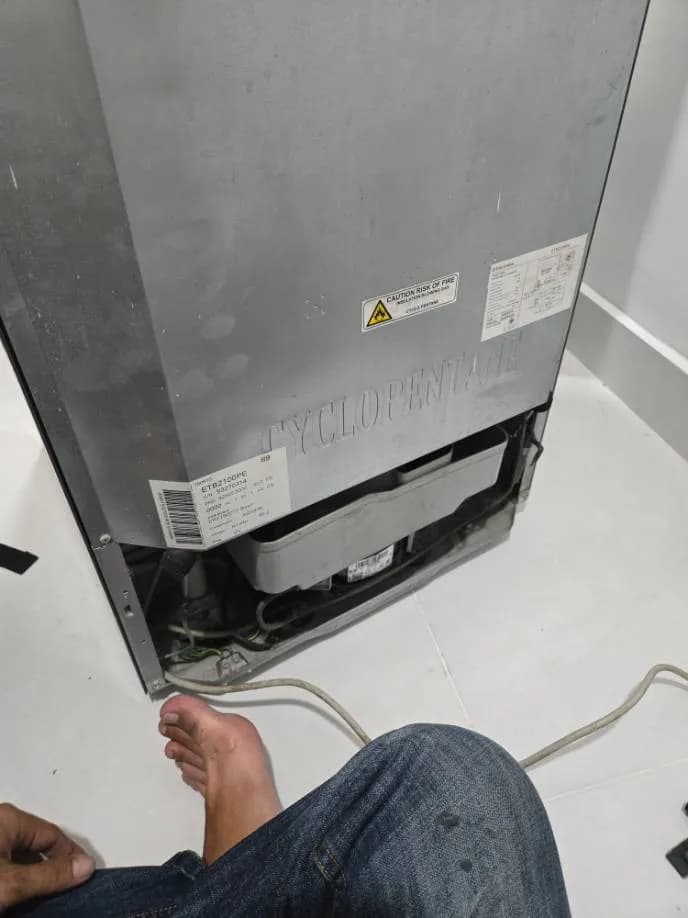 Trước sửa tủ lạnh Electrolux tại Tân Phú — thợ Lê Hữu Lộc