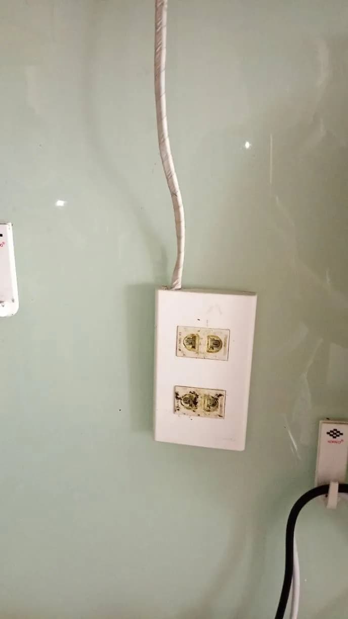 Trước sửa ổ cắm điện Panasonic tại phường Gia Định, Bình Thạnh — thợ Trần Văn Khanh