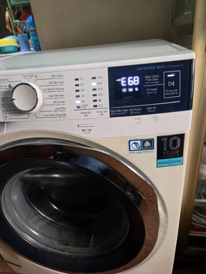 Trước sửa máy giặt cửa trước Electrolux tại Phường 8, Phú Nhuận — thợ Lê Hữu Lộc