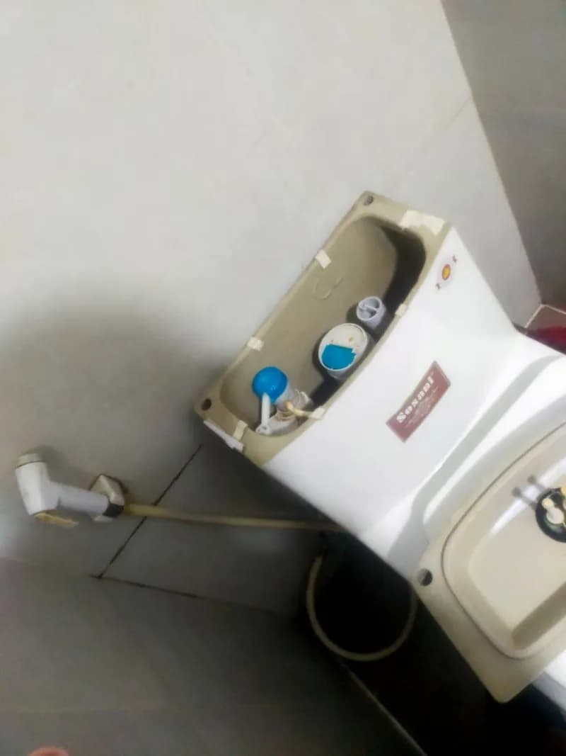 Trước sửa bồn cầu Sosani tại phường 5, Gò Vấp — thợ Lê Đăng Tuấn