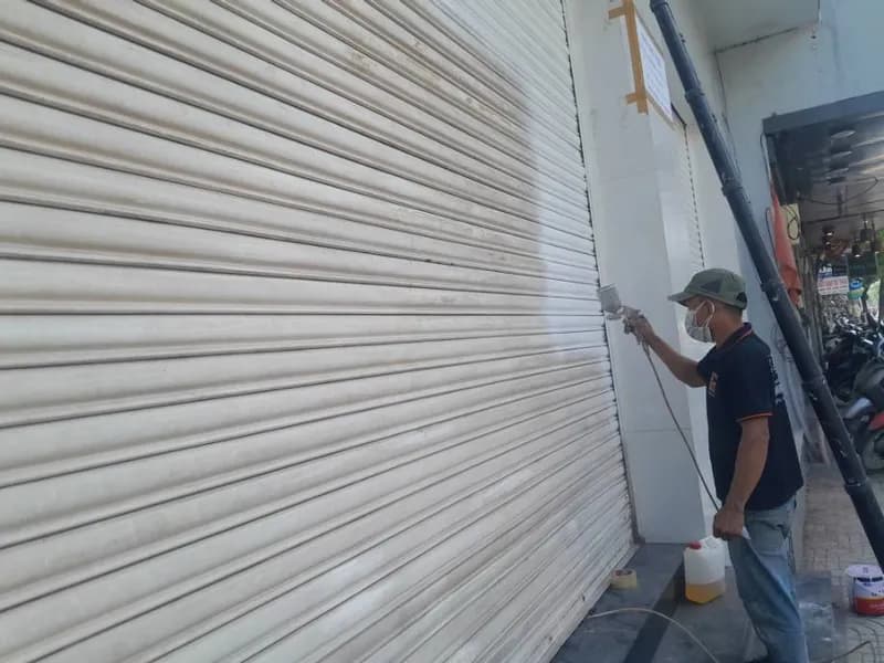 Thi công sơn tường và sơn cửa cuốn tại Tân Bình tại Tân Bình