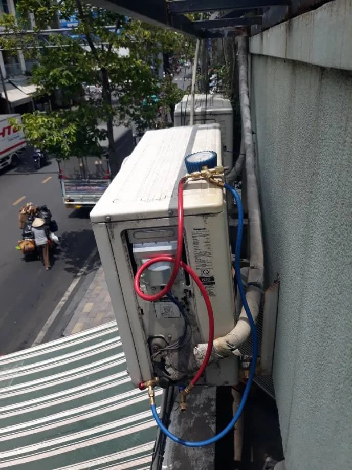 Trước sửa máy lạnh treo tường Panasonic tại P.HCM, Quận 1 — thợ Đặng Anh Huy