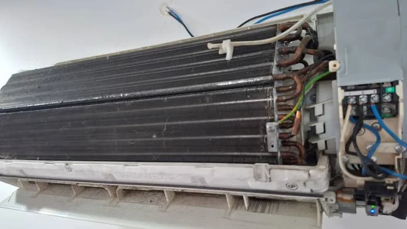 Trước sửa máy lạnh treo tường Panasonic tại Bình Tân — thợ Nguyễn Thanh Tiến