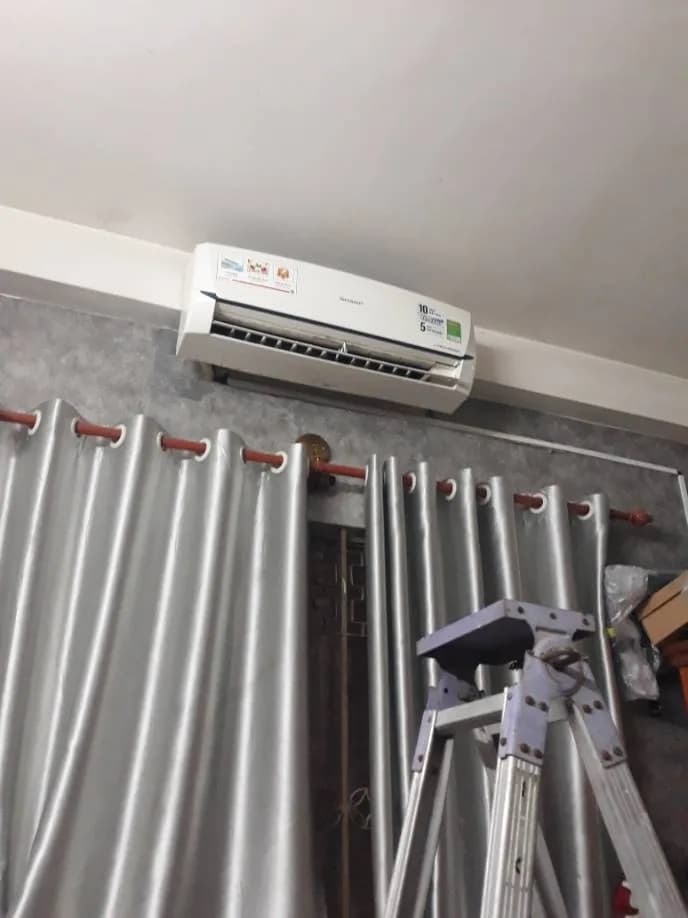 Sau khi hoàn thành sửa máy lạnh treo tường Sharp tại phường An Đông, Quận 5 — thợ Đặng Anh Huy