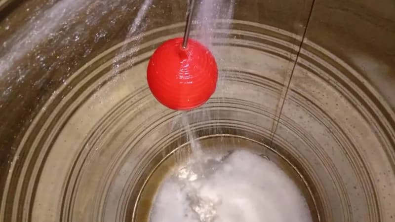 Sau khi hoàn thành sửa bồn nước inox tại Bình Tân — thợ Trần Văn Khanh