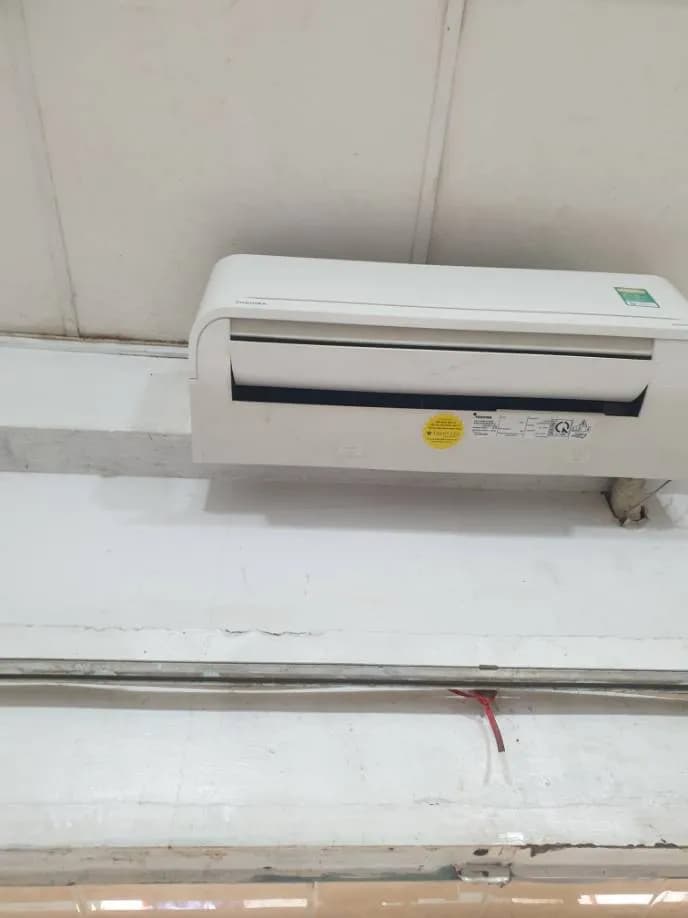 Trước sửa máy lạnh treo tường Toshiba tại phường Đức Nhuận, Phú Nhuận — thợ Phan Chí Tâm