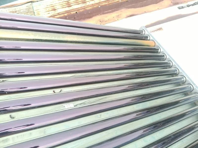 Sau khi hoàn thành sửa máy nước nóng năng lượng mặt trời tại Phường Tân Sơn Nhì, Tân Phú — thợ Trần Ngọc Tùng