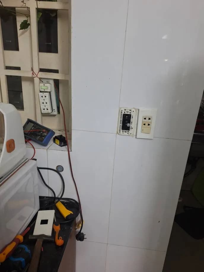 Sau khi hoàn thành sửa aptomat Schneider tại Phường 10, Quận 6 — thợ Trần Quốc Đông