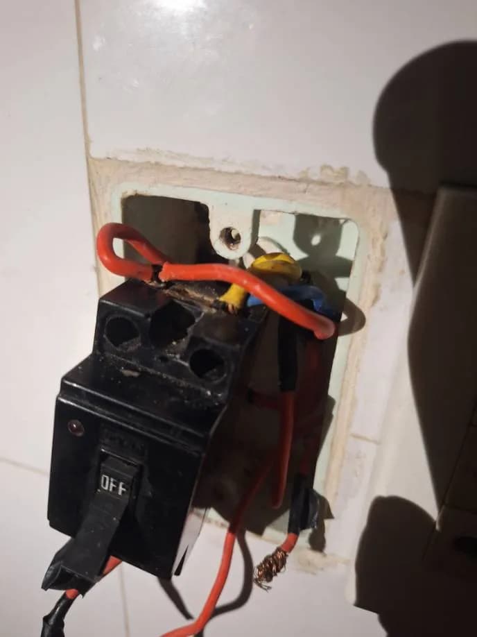 Trước sửa aptomat Schneider tại Phường 10, Quận 6 — thợ Trần Quốc Đông