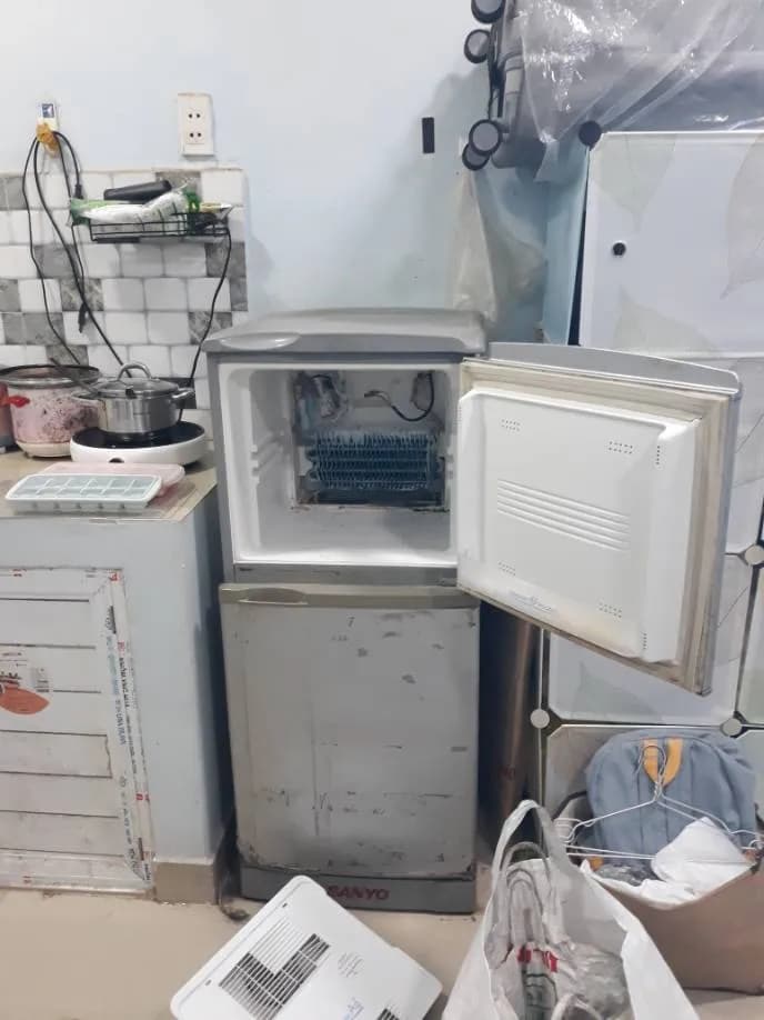 Trước sửa tủ lạnh Sanyo tại Quận 10 — thợ Đặng Anh Huy
