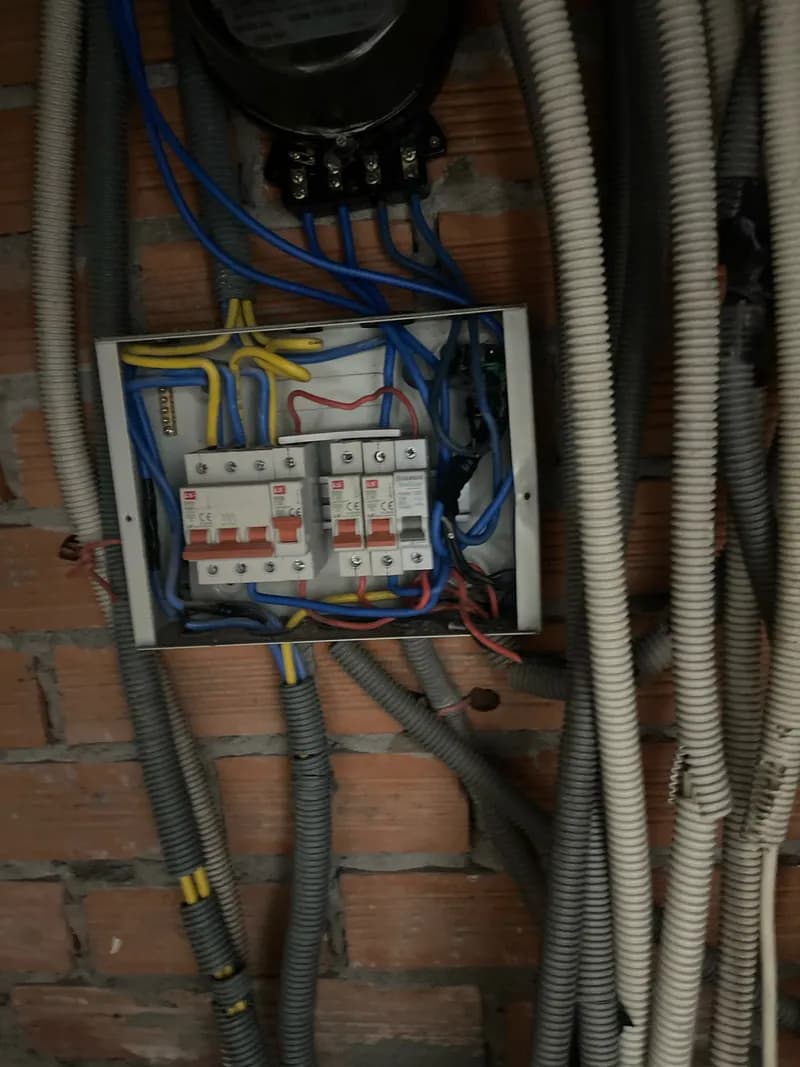 Sau khi hoàn thành sửa hệ thống điện tại Quận 12 — thợ Nguyễn Quốc Bảo