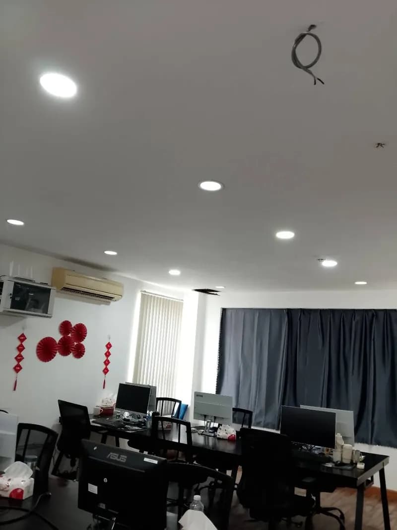 Sau khi hoàn thành sửa đèn LED âm trần tại Quận 1 — thợ Đỗ Văn Nhiều