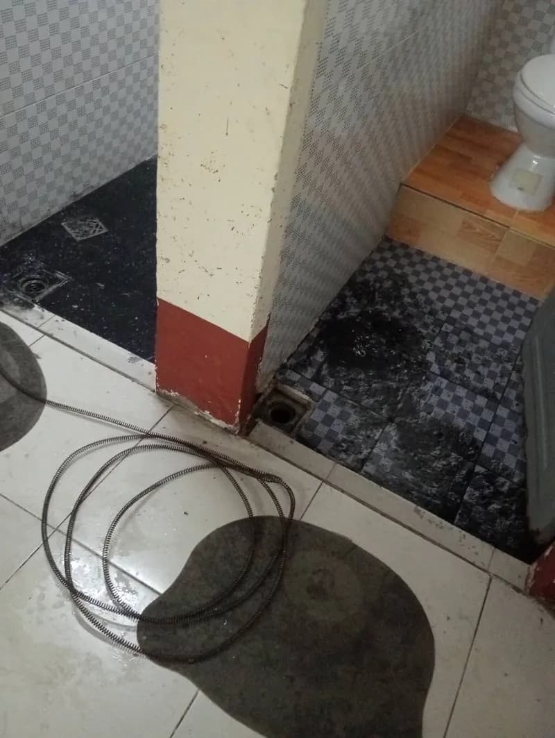 Sau khi hoàn thành sửa đường ống thoát nước tại Bình Tân — thợ Võ Hồng Hải (5 sao)