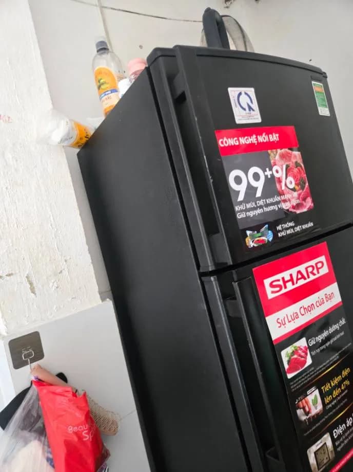Sau khi hoàn thành sửa tủ lạnh Sharp tại phường Đông Hưng Thuận quận 12 Hồ Chí Minh, Quận 12 — thợ Lê Hữu Lộc