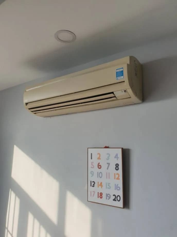 Trước sửa máy lạnh treo tường tại Quận 8 — thợ Phan Chí Tâm