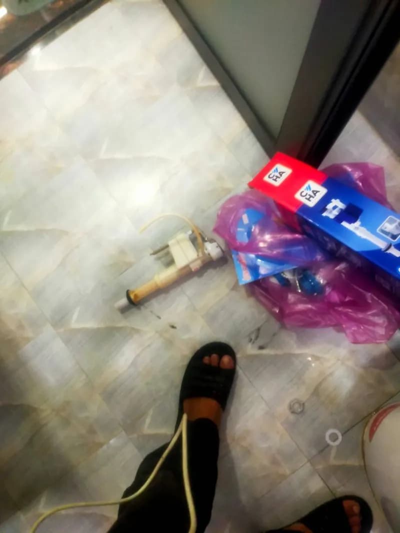 Trước sửa bồn cầu Kassani tại Thủ Đức — thợ Lê Đăng Tuấn