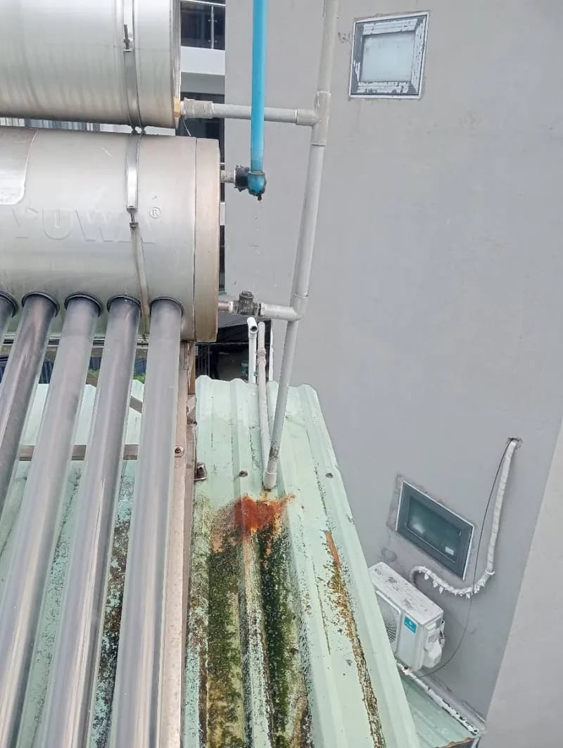 Trước sửa máy nước nóng năng lượng mặt trời Đạt Hòa tại Phường Tân Sơn, Tân Bình — thợ Võ Hồng Hải