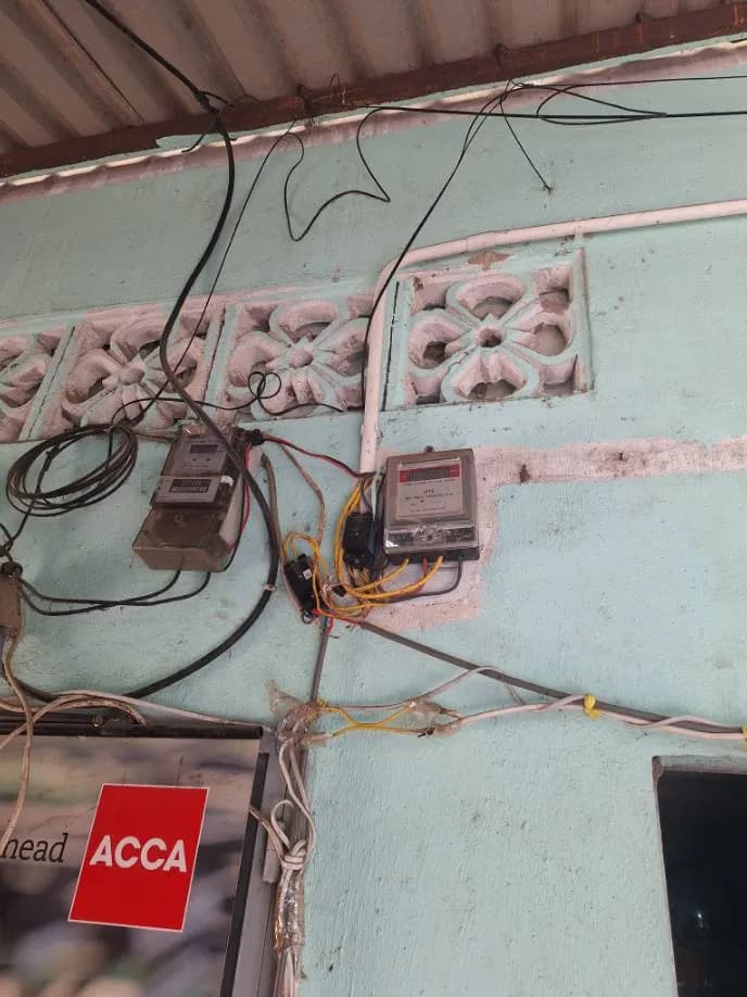 Trước sửa đồng hồ điện tại Nhà Bè — thợ Trần Quốc Đông