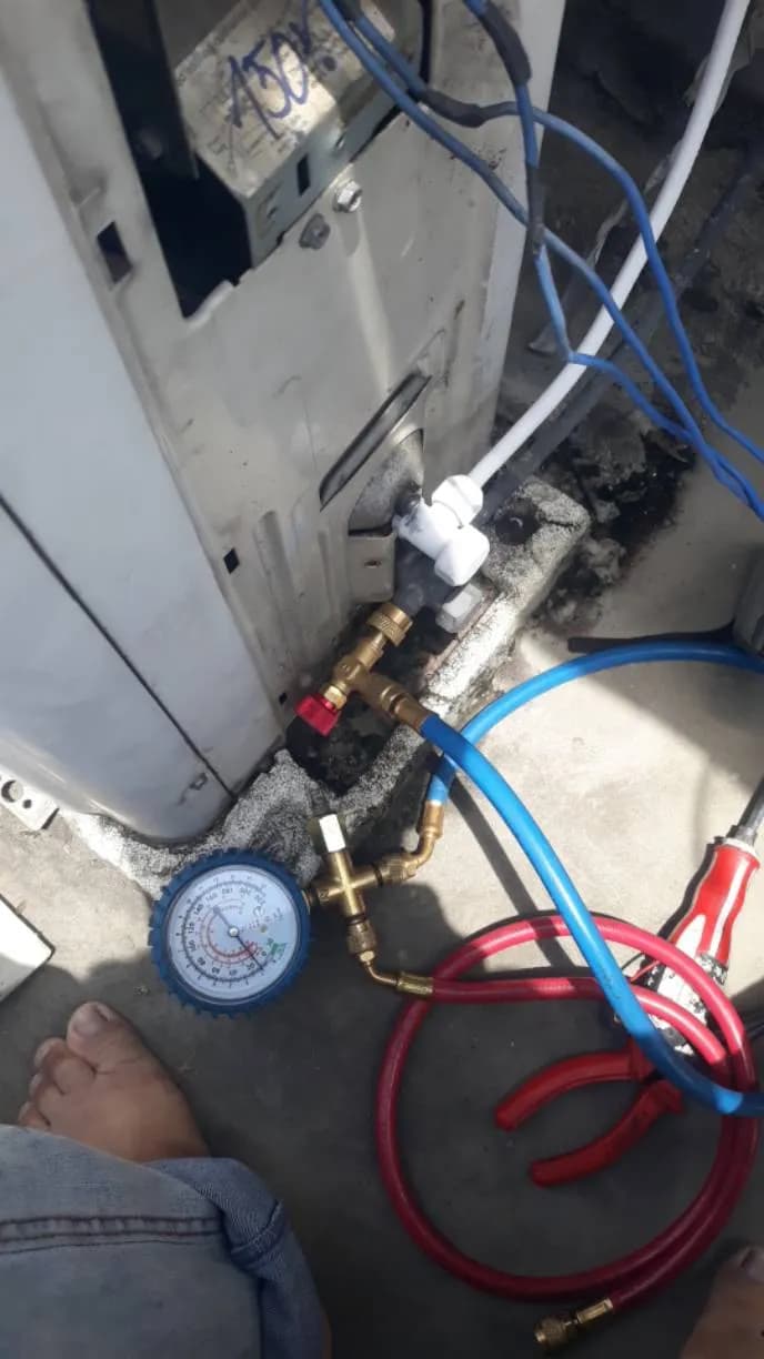 Trước sửa máy lạnh treo tường tại Phú Nhuận — thợ Đặng Anh Huy
