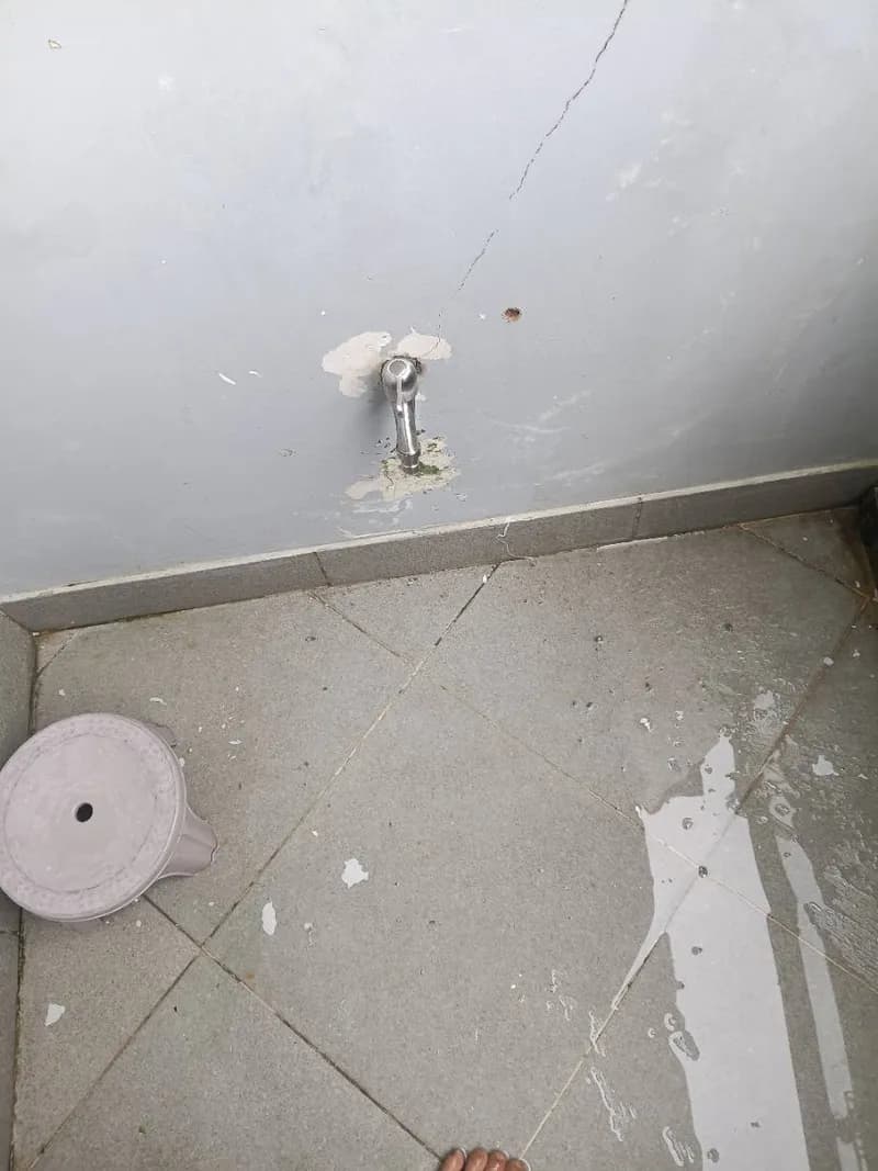 Trước sửa vòi xịt vệ sinh tại Gò Vấp — thợ Trần Ngọc Tùng