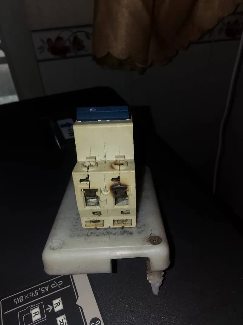 Trước sửa aptomat Panasonic tại phường bình hưng hòa, Bình Tân — thợ Trương Công Việt Trân