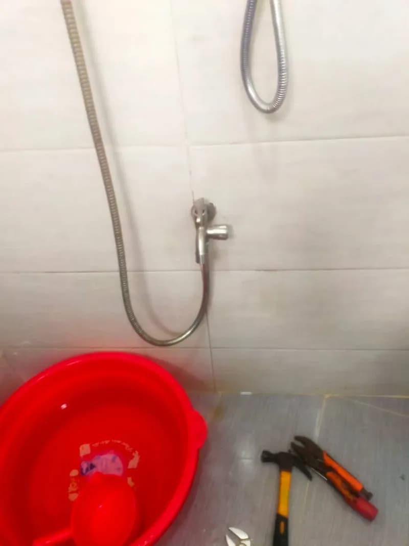 Sau khi hoàn thành sửa vòi sen tắm tại Phú Nhuận — thợ Lê Đăng Tuấn