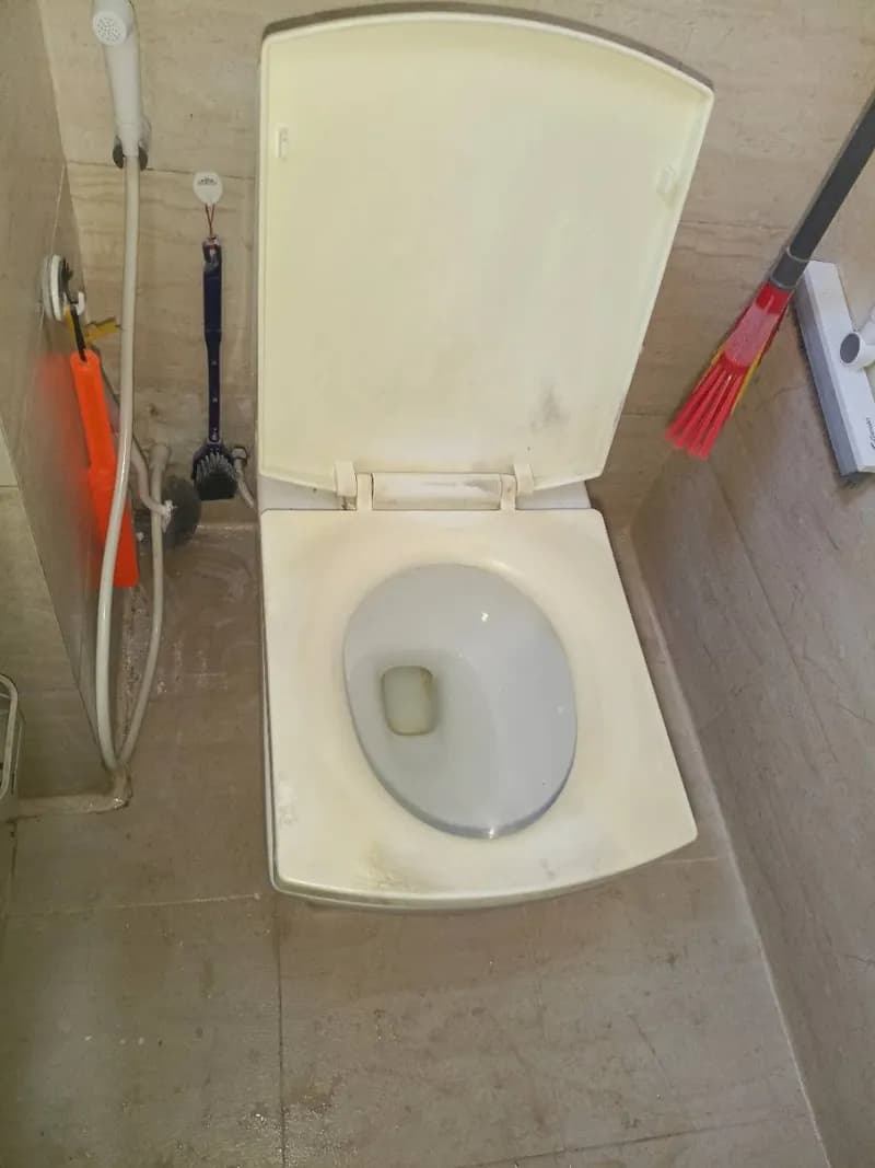 Sau khi hoàn thành sửa vòi xịt toilet Viglacera tại Quận 5 — thợ Trần Ngọc Tùng