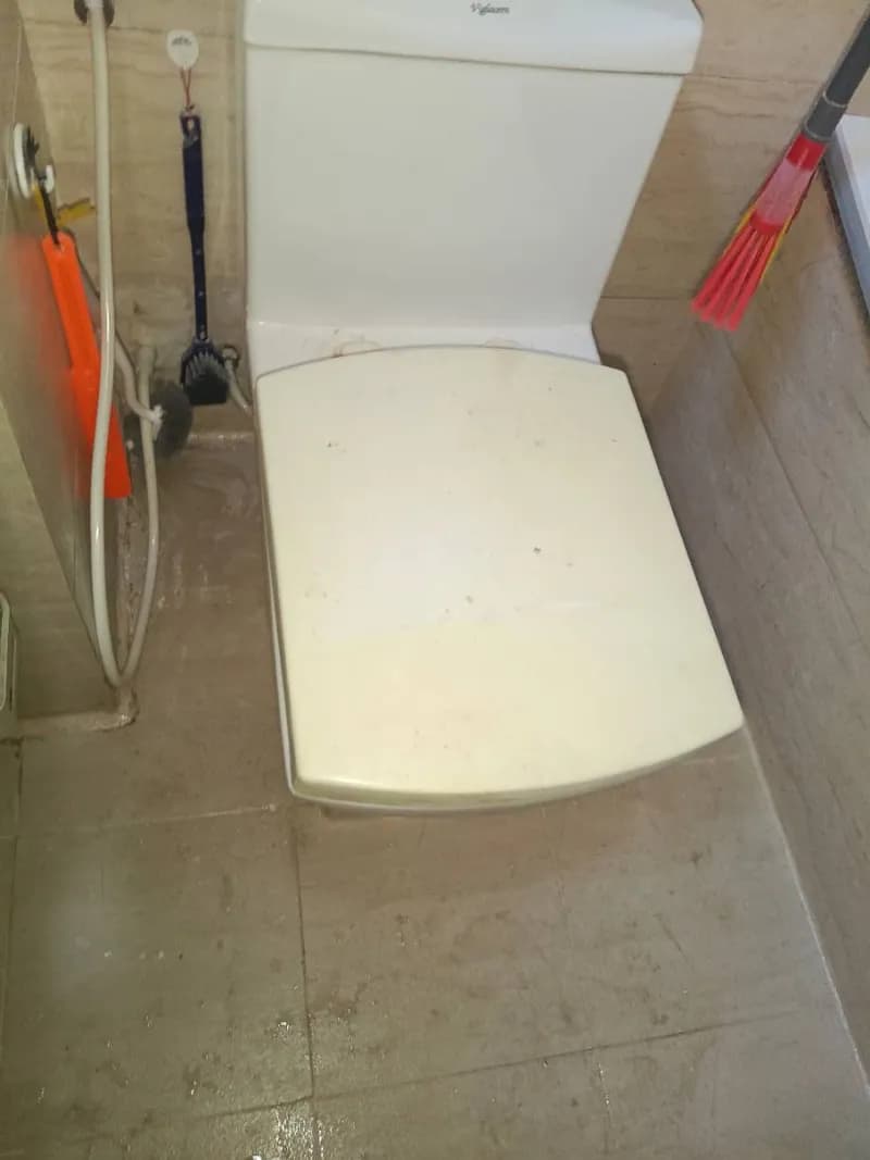 Trước sửa vòi xịt toilet Viglacera tại Quận 5 — thợ Trần Ngọc Tùng