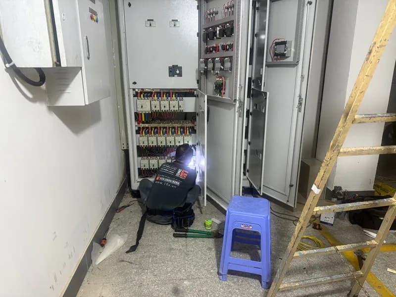 Sau khi hoàn thành sửa hệ thống điện tại Quận 11 — thợ Hồ Như Vũ