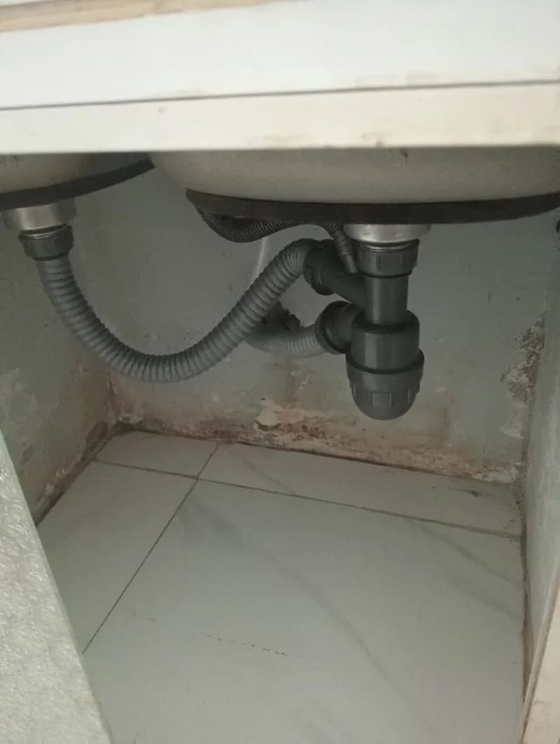 Sau khi hoàn thành sửa bồn rửa chén tại xã Xuân Thới Đông huyện Hóc Môn TPHCM, Hóc Môn — thợ Võ Hồng Hải (5 sao)