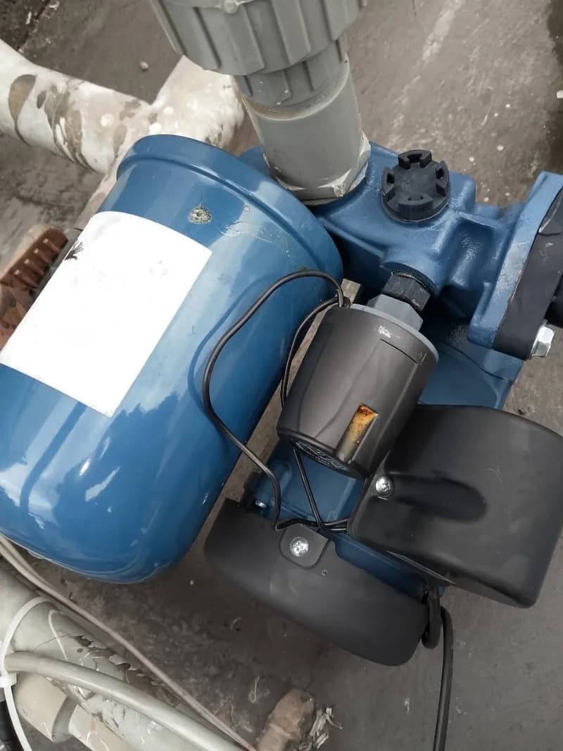 Sau khi hoàn thành sửa máy bơm tăng áp tại Phường Sài Gòn, Quận 1 — thợ Đỗ Văn Nhiều